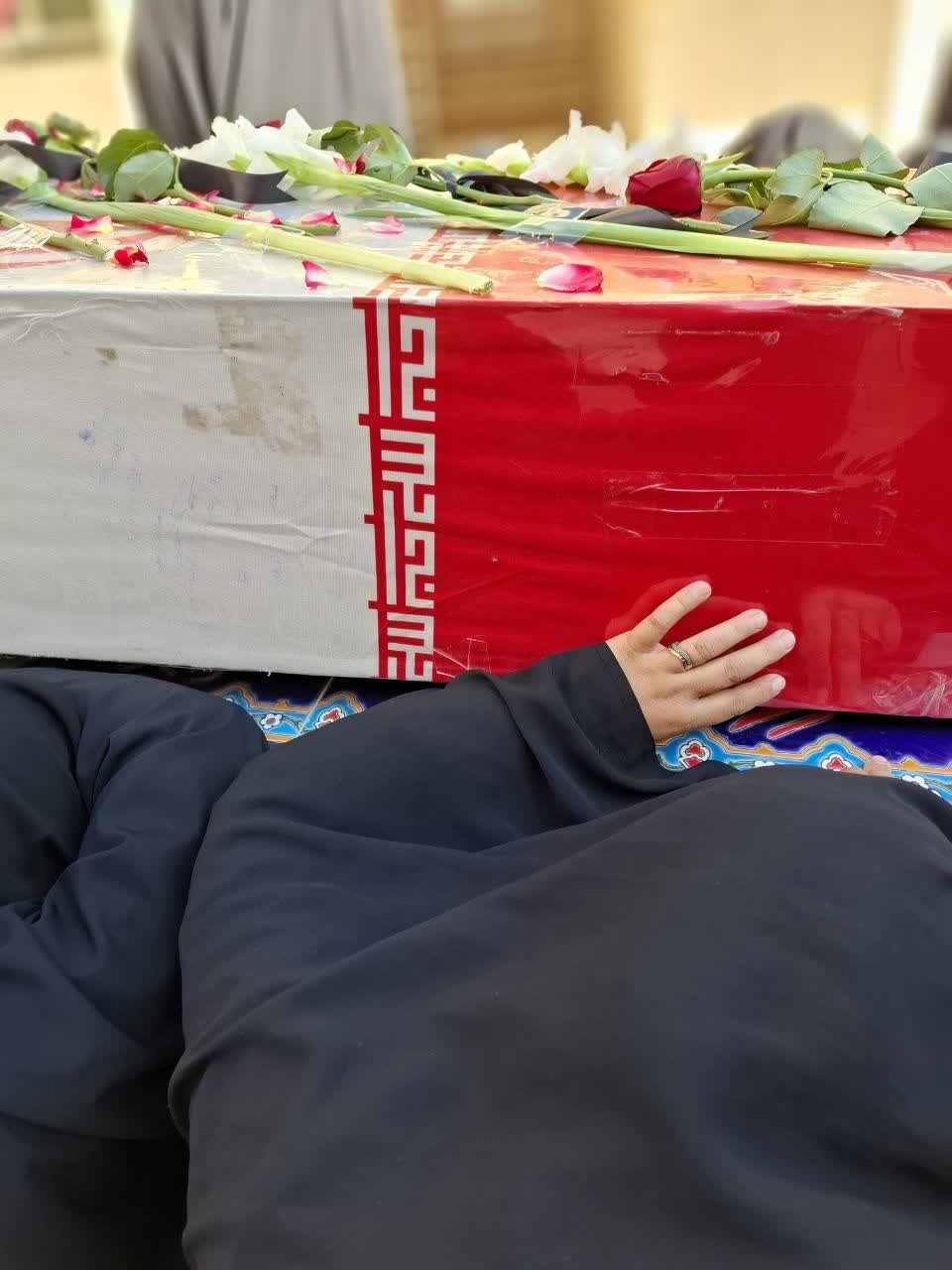 استقبال طلاب خواهر از شهید گمنام در مدرسه علمیه تخصصی فاطمه الزهرا (س) اردکان