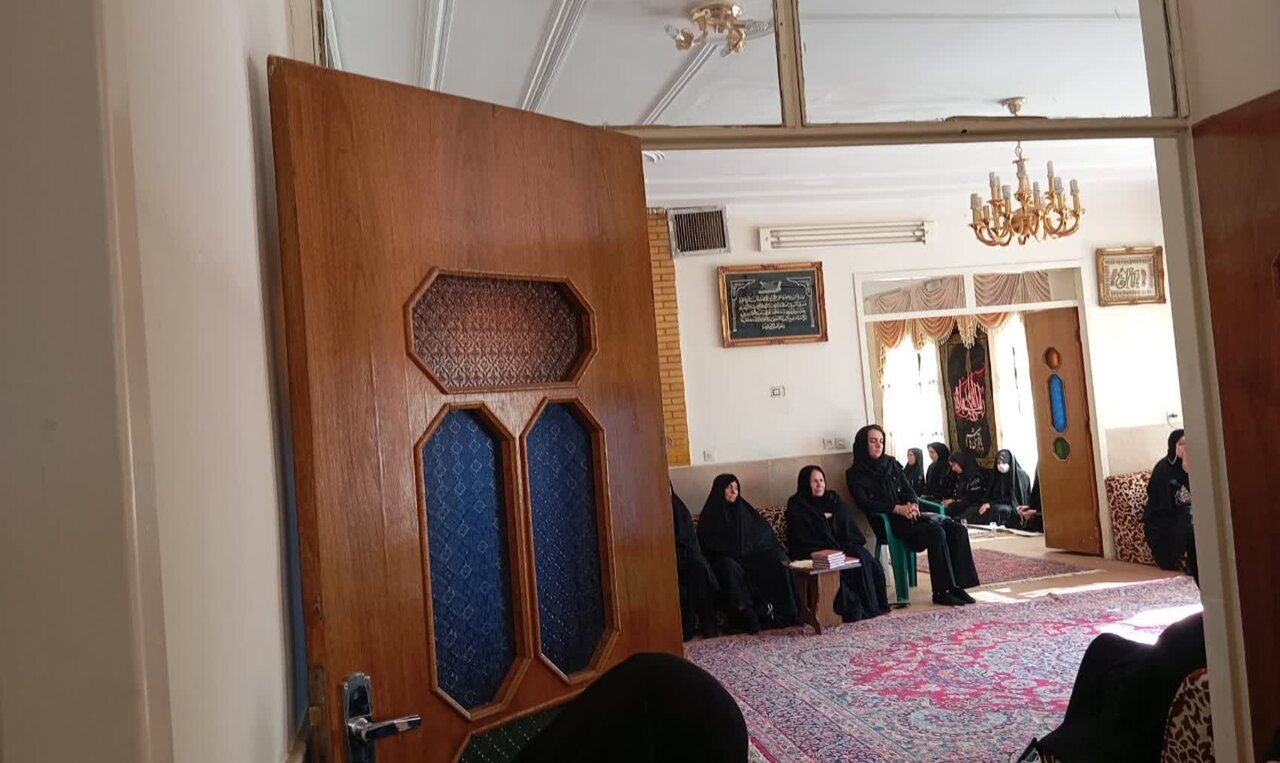 نشست ایام فاطمیه در مدرسه علمیه تخصصی زینب کبری(س) رفسنجان