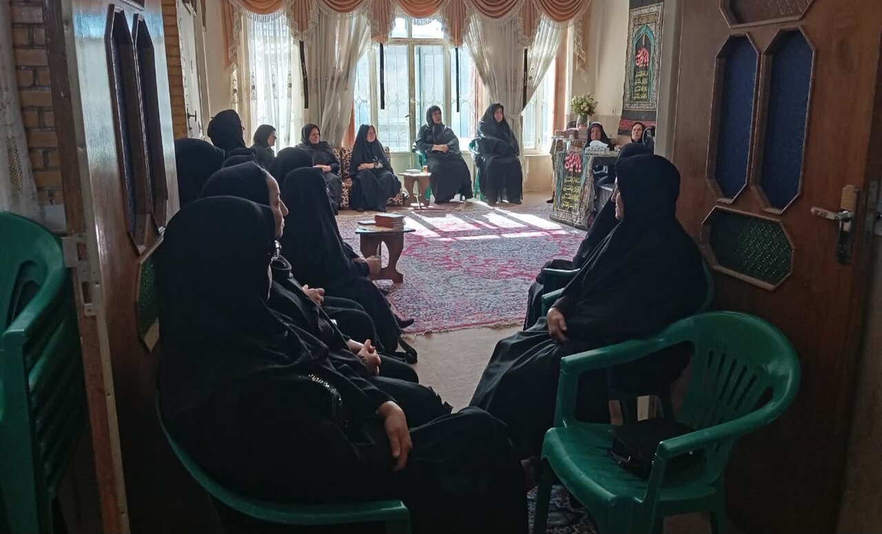 نشست ایام فاطمیه در مدرسه علمیه تخصصی زینب کبری(س) رفسنجان