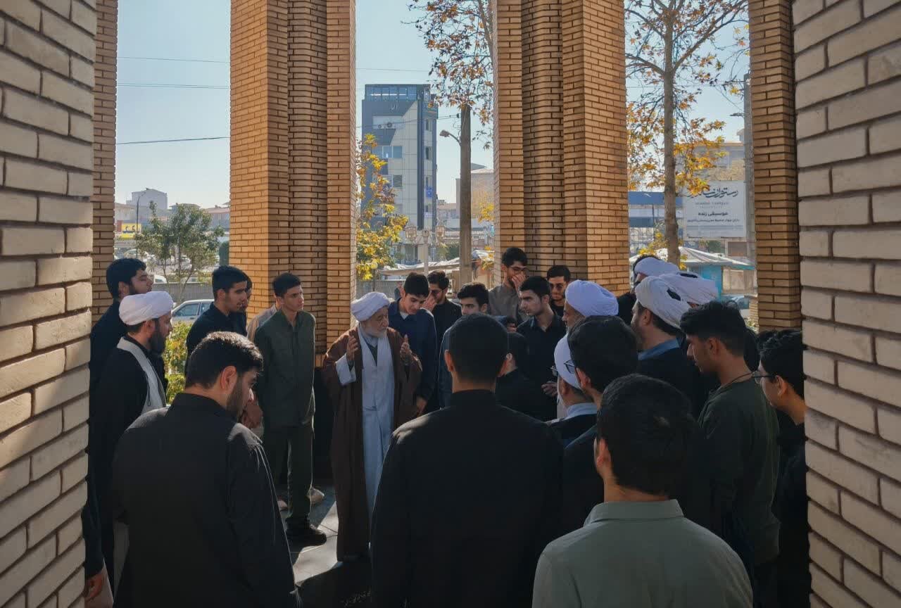 طلاب مدرسه جلالیه با آثار و میراث علمی دکتر معین آشنا شدند+عکس