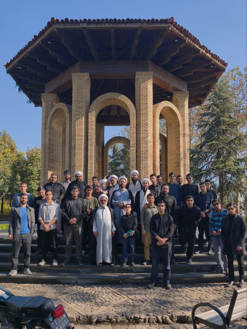 طلاب مدرسه جلالیه با آثار و میراث علمی دکتر معین آشنا شدند+عکس