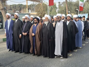 فیلم| رژه طلاب و روحانیون بسیجی شهرستان آران وبیدگل