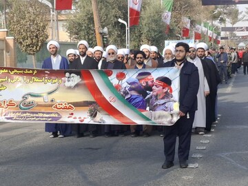 رژه طلاب و روحانیون بسیجی آران و بیدگل برگزار شد+عکس