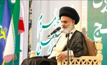 بسیج، سد محکمی در برابر هجمه دشمنان و انحراف جوانان است