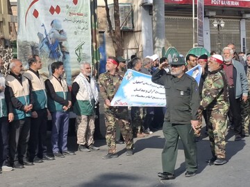 فیلم| رژه پایگاه‌های بسیج برادران و مداحان آران و بیدگل به مناسبت ۵ آذر