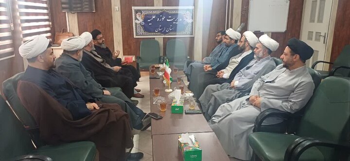 تصاویر/تجلیل از زحمات معاون تبلیغ حوزه علمیه لرستان