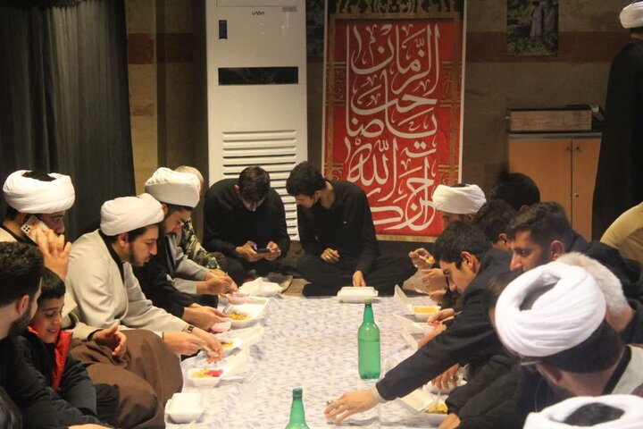 تصاویر/مراسم دعای توسل و مداحی شام شهادت حضرت فاطمه (س) در مدرسه علمیه امام صادق (ع) قروه