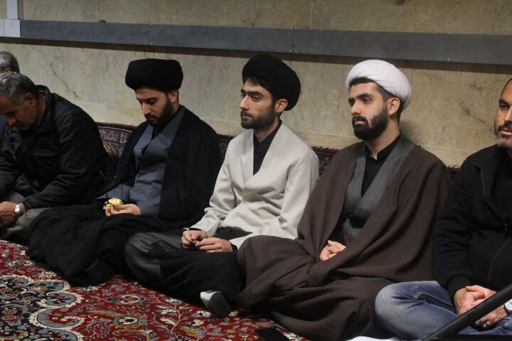 تصاویر/مراسم دعای توسل و مداحی شام شهادت حضرت فاطمه (س) در مدرسه علمیه امام صادق (ع) قروه