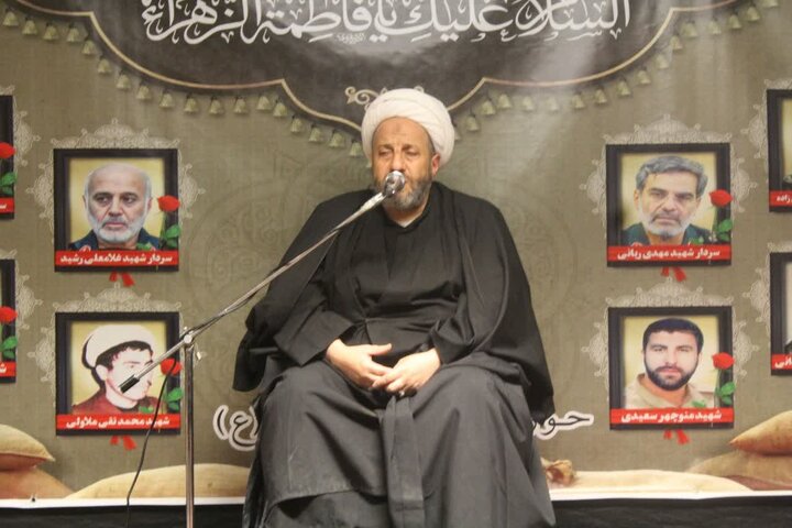 تصاویر/مراسم دعای توسل و مداحی شام شهادت حضرت فاطمه (س) در مدرسه علمیه امام صادق (ع) قروه