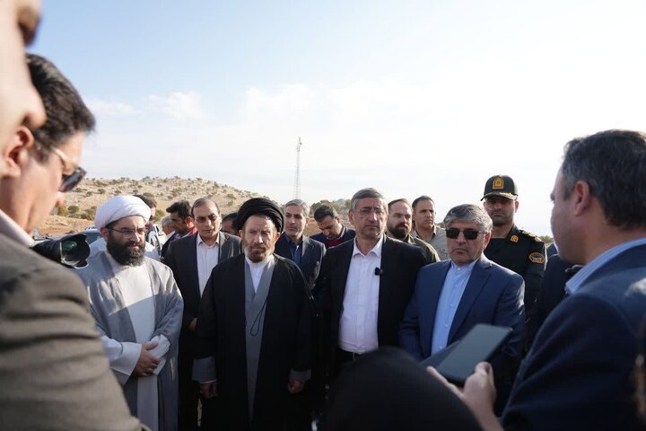 تصاویر/دیدار نماینده ولی فقیه در لرستان و استاندار این استان با مردم رومشکان