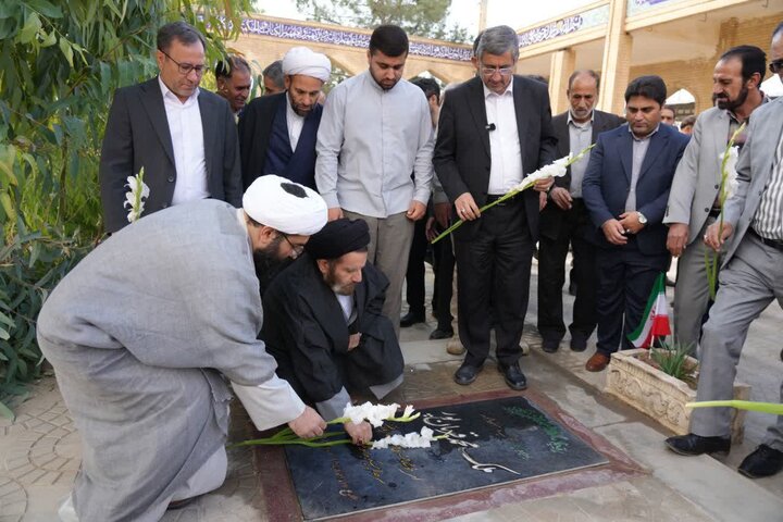 تصاویر/دیدار نماینده ولی فقیه در لرستان و استاندار این استان با مردم رومشکان