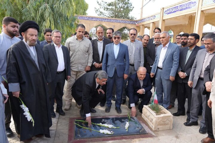 تصاویر/دیدار نماینده ولی فقیه در لرستان و استاندار این استان با مردم رومشکان