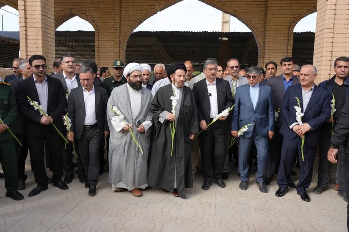 تصاویر/دیدار نماینده ولی فقیه در لرستان و استاندار این استان با مردم رومشکان