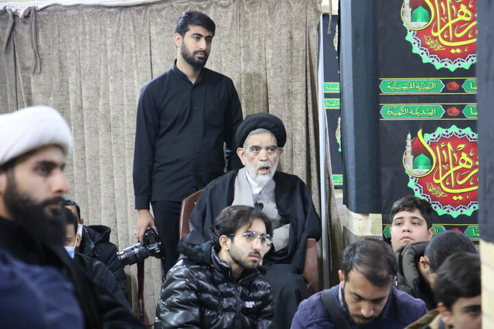 تصاویر| دیدار صمیمی  طلاب مدرسه علمیه امام صادق چهارباغ با آیت الله کریمی جهرمی