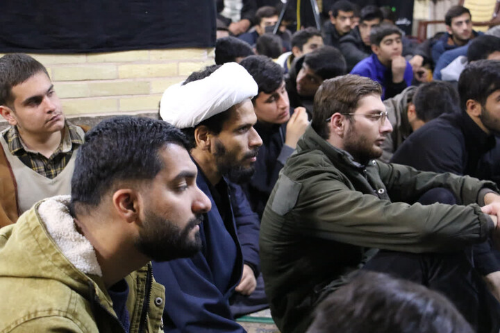 تصاویر| دیدار صمیمی  طلاب مدرسه علمیه امام صادق چهارباغ با آیت الله کریمی جهرمی