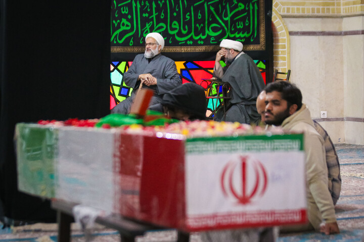 تصاویر/ مراسم پر فیض زیارت عاشورا همراه با حضور پیکر مطهر شهید گمنام