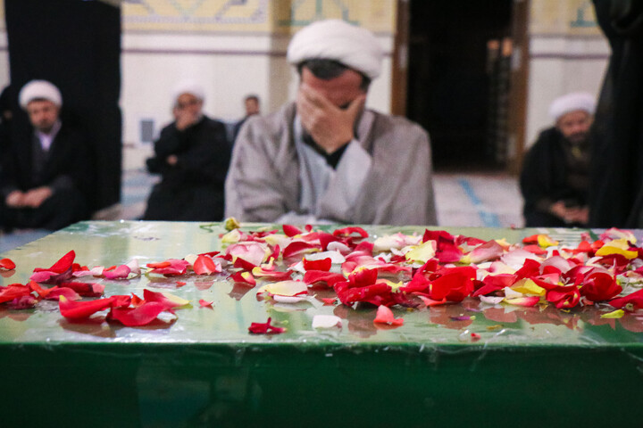 تصاویر/ مراسم پر فیض زیارت عاشورا همراه با حضور پیکر مطهر شهید گمنام