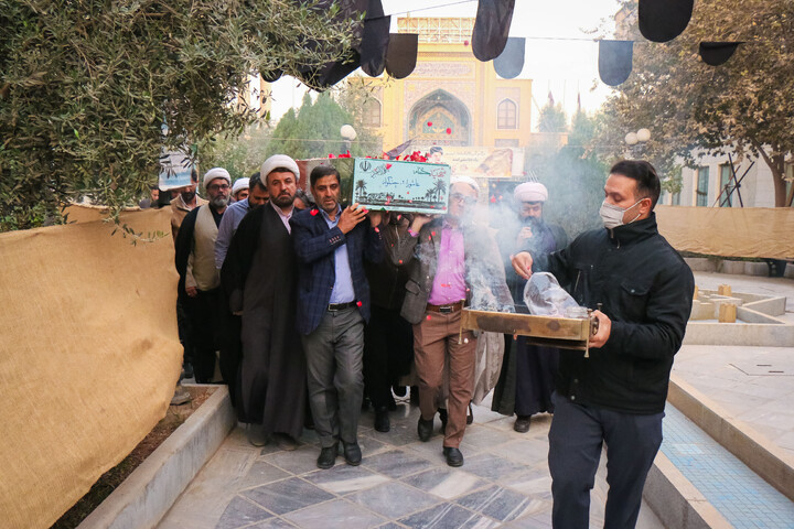 تصاویر/ مراسم پر فیض زیارت عاشورا همراه با حضور پیکر مطهر شهید گمنام