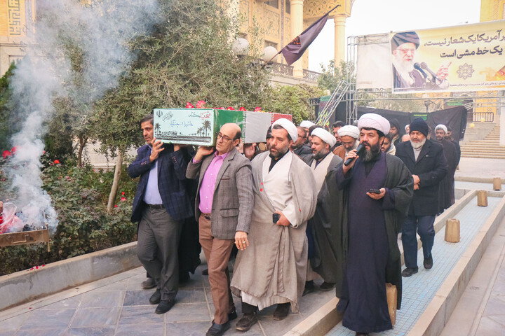 تصاویر/ مراسم پر فیض زیارت عاشورا همراه با حضور پیکر مطهر شهید گمنام