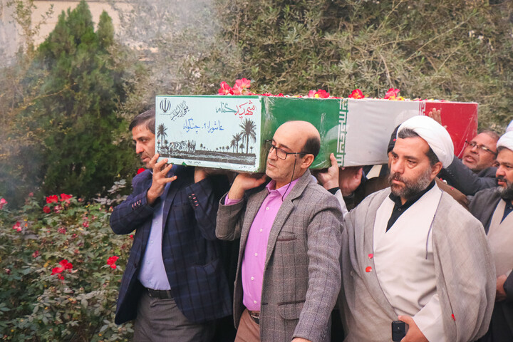 تصاویر/ مراسم پر فیض زیارت عاشورا همراه با حضور پیکر مطهر شهید گمنام