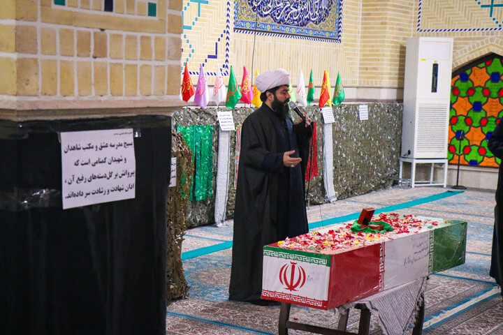 تصاویر/ مراسم پر فیض زیارت عاشورا همراه با حضور پیکر مطهر شهید گمنام