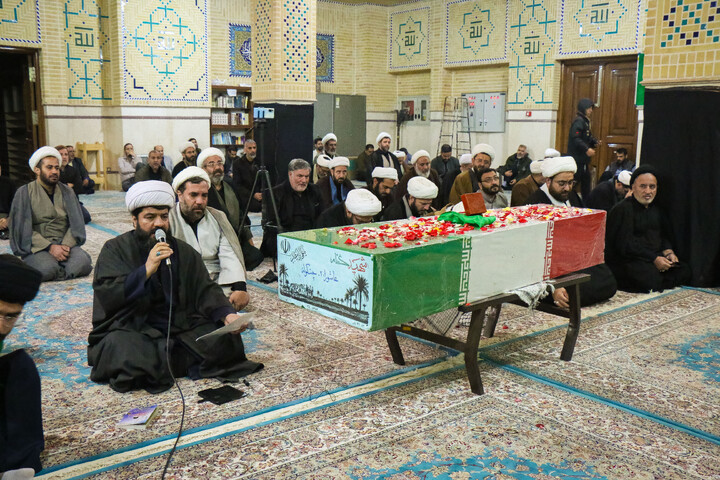 تصاویر/ مراسم پر فیض زیارت عاشورا همراه با حضور پیکر مطهر شهید گمنام