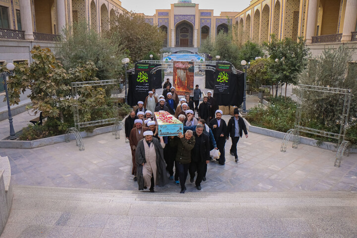 تصاویر/ مراسم پر فیض زیارت عاشورا همراه با حضور پیکر مطهر شهید گمنام