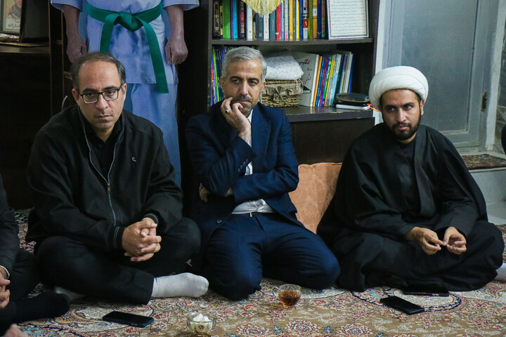 تصاویر/ دیدار جمعی از اهالی رسانه قم با خانواده شهید بسیجی مختارزاده