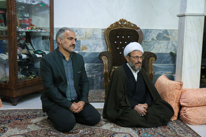 تصاویر/ دیدار جمعی از اهالی رسانه قم با خانواده شهید بسیجی مختارزاده