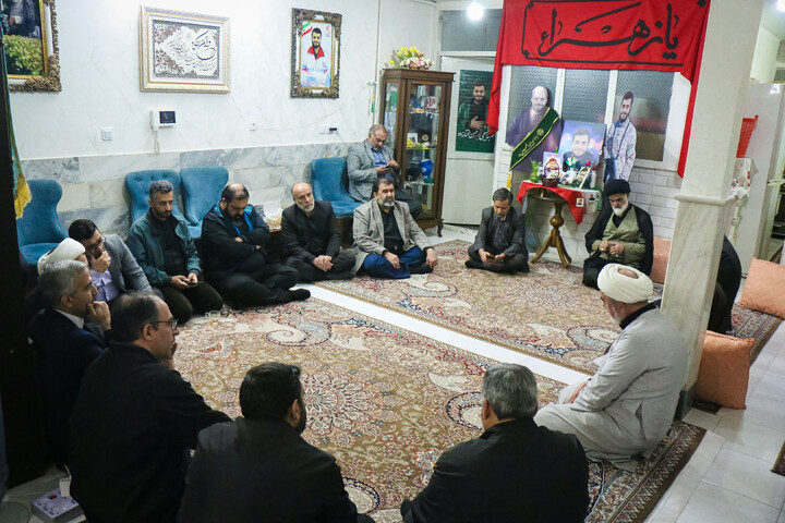 تصاویر/ دیدار جمعی از اهالی رسانه قم با خانواده شهید بسیجی مختارزاده