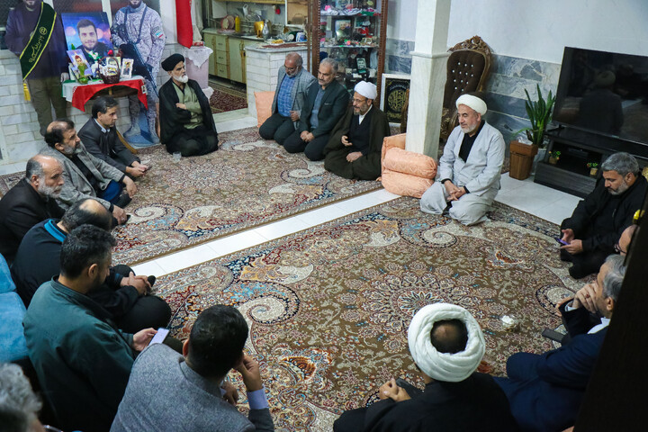 تصاویر/ دیدار جمعی از اهالی رسانه قم با خانواده شهید بسیجی مختارزاده