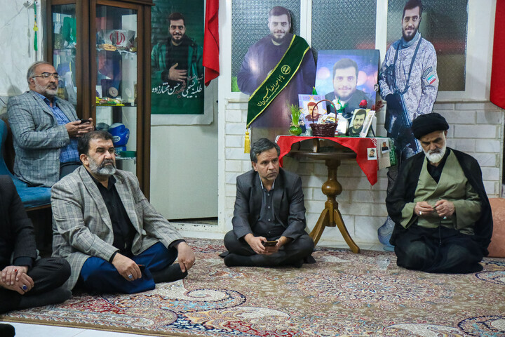 تصاویر/ دیدار جمعی از اهالی رسانه قم با خانواده شهید بسیجی مختارزاده