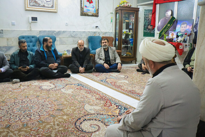 تصاویر/ دیدار جمعی از اهالی رسانه قم با خانواده شهید بسیجی مختارزاده