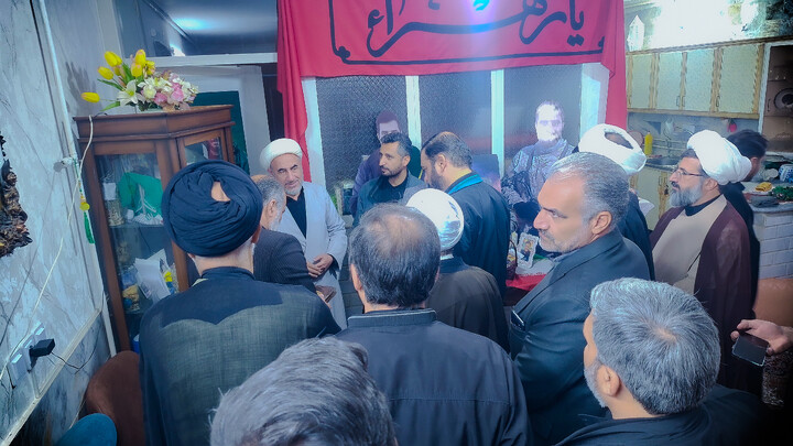 تصاویر/ دیدار جمعی از اهالی رسانه قم با خانواده شهید بسیجی مختارزاده