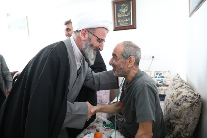 تصاویر/ عیادت نماینده رهبر معظم انقلاب در استان و استاندار سمنان از جانباز قطع نخاعی شاهرودی