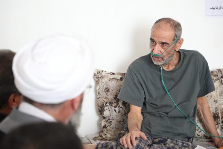 تصاویر/ عیادت نماینده رهبر معظم انقلاب در استان و استاندار سمنان از جانباز قطع نخاعی شاهرودی