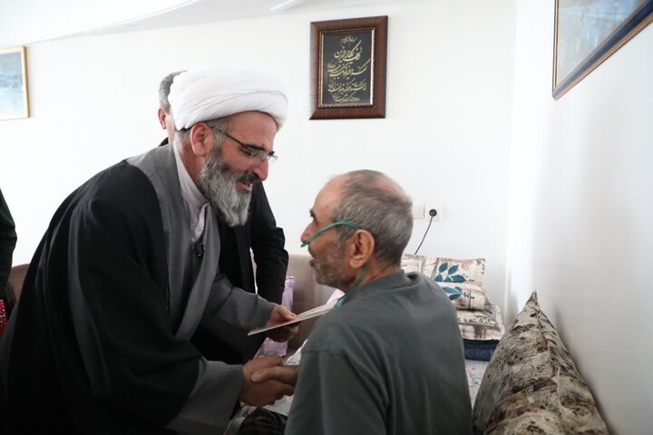 تصاویر/ عیادت نماینده رهبر معظم انقلاب در استان و استاندار سمنان از جانباز قطع نخاعی شاهرودی