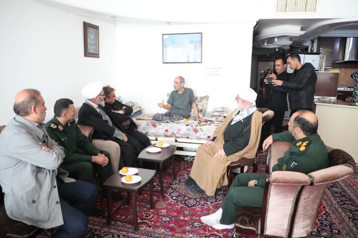 تصاویر/ عیادت نماینده رهبر معظم انقلاب در استان و استاندار سمنان از جانباز قطع نخاعی شاهرودی