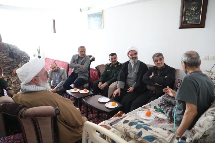 تصاویر/ عیادت نماینده رهبر معظم انقلاب در استان و استاندار سمنان از جانباز قطع نخاعی شاهرودی
