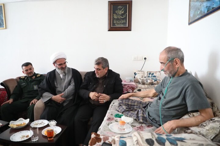 تصاویر/ عیادت نماینده رهبر معظم انقلاب در استان و استاندار سمنان از جانباز قطع نخاعی شاهرودی