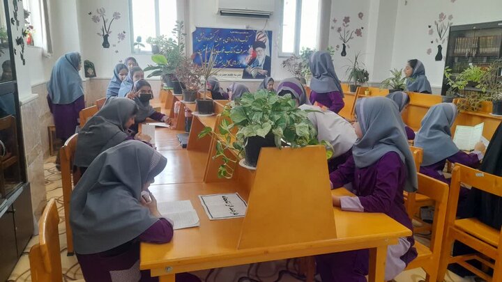 بررسی سیره حضرت زهرا (س) در بازدید علمی از کتابخانه مدرسه علمیه خواهران برازجان