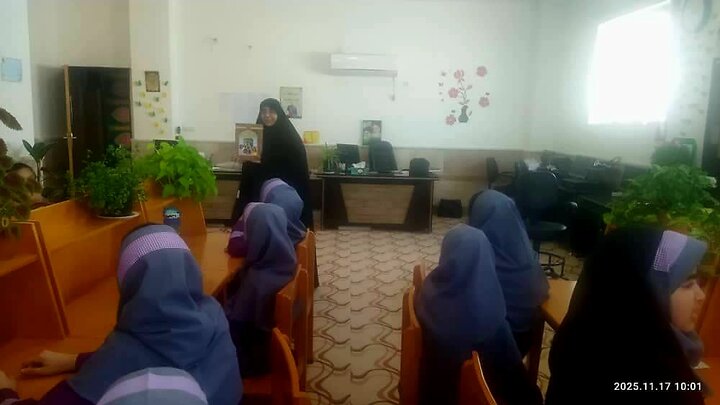 بررسی سیره حضرت زهرا (س) در بازدید علمی از کتابخانه مدرسه علمیه خواهران برازجان