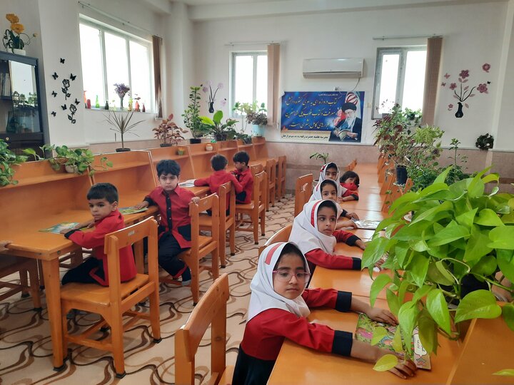 بررسی سیره حضرت زهرا (س) در بازدید علمی از کتابخانه مدرسه علمیه خواهران برازجان