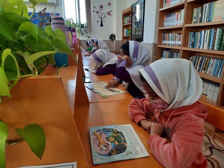 بررسی سیره حضرت زهرا (س) در بازدید علمی از کتابخانه مدرسه علمیه خواهران برازجان