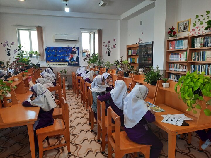 بررسی سیره حضرت زهرا (س) در بازدید علمی از کتابخانه مدرسه علمیه خواهران برازجان