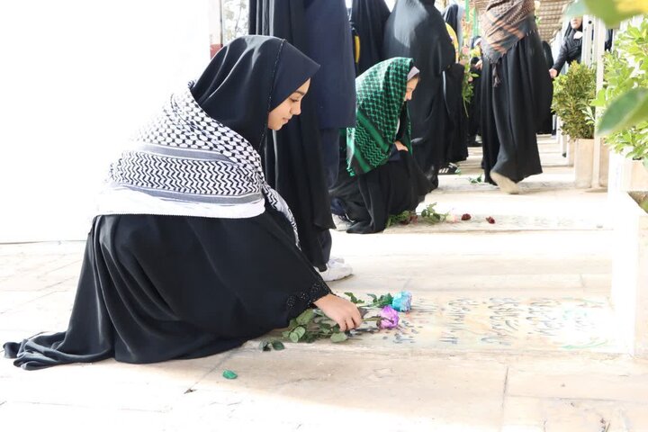 تصاویر/گلباران قبور مطهر شهدا در شهرستان محلات