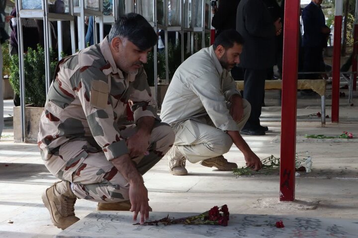 تصاویر/گلباران قبور مطهر شهدا در شهرستان محلات
