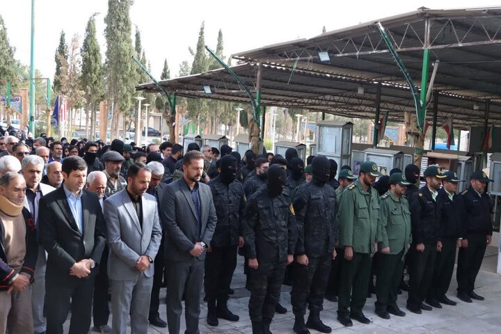 تصاویر/گلباران قبور مطهر شهدا در شهرستان محلات