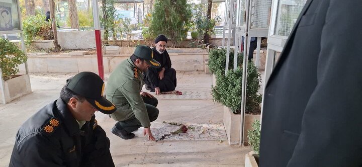 تصاویر/گلباران قبور مطهر شهدا در شهرستان محلات