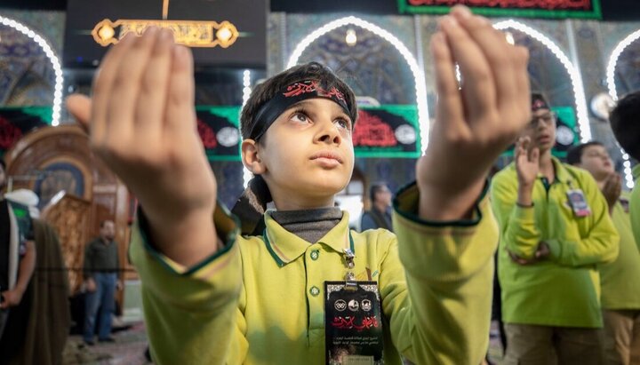 مسيرة حاشدة لمدارس الوارث في كربلاء لإحياء ذكرى استشهاد السيدة فاطمة الزهراء (عليها السلام)